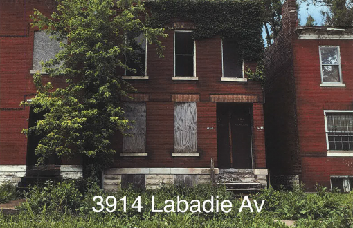 An abandoned run down brick building